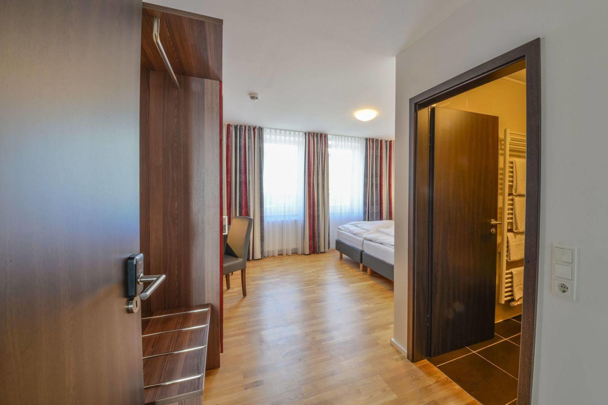 City Hotel וצלאר מראה חיצוני תמונה
