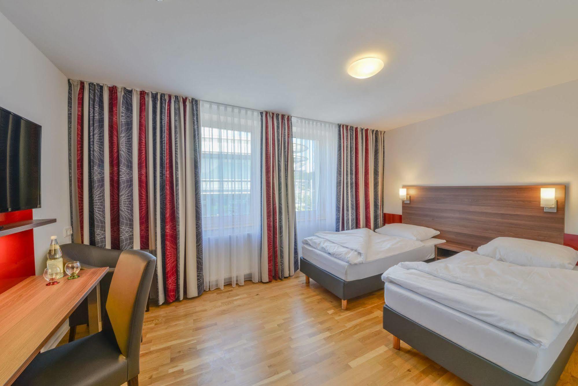 City Hotel וצלאר מראה חיצוני תמונה