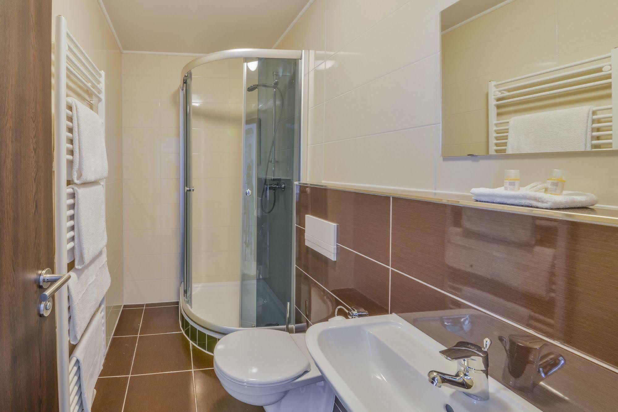 City Hotel וצלאר מראה חיצוני תמונה